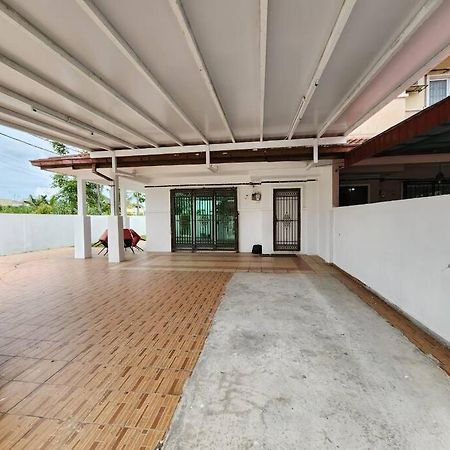 Rawang Conner Lot Homestay ภายนอก รูปภาพ
